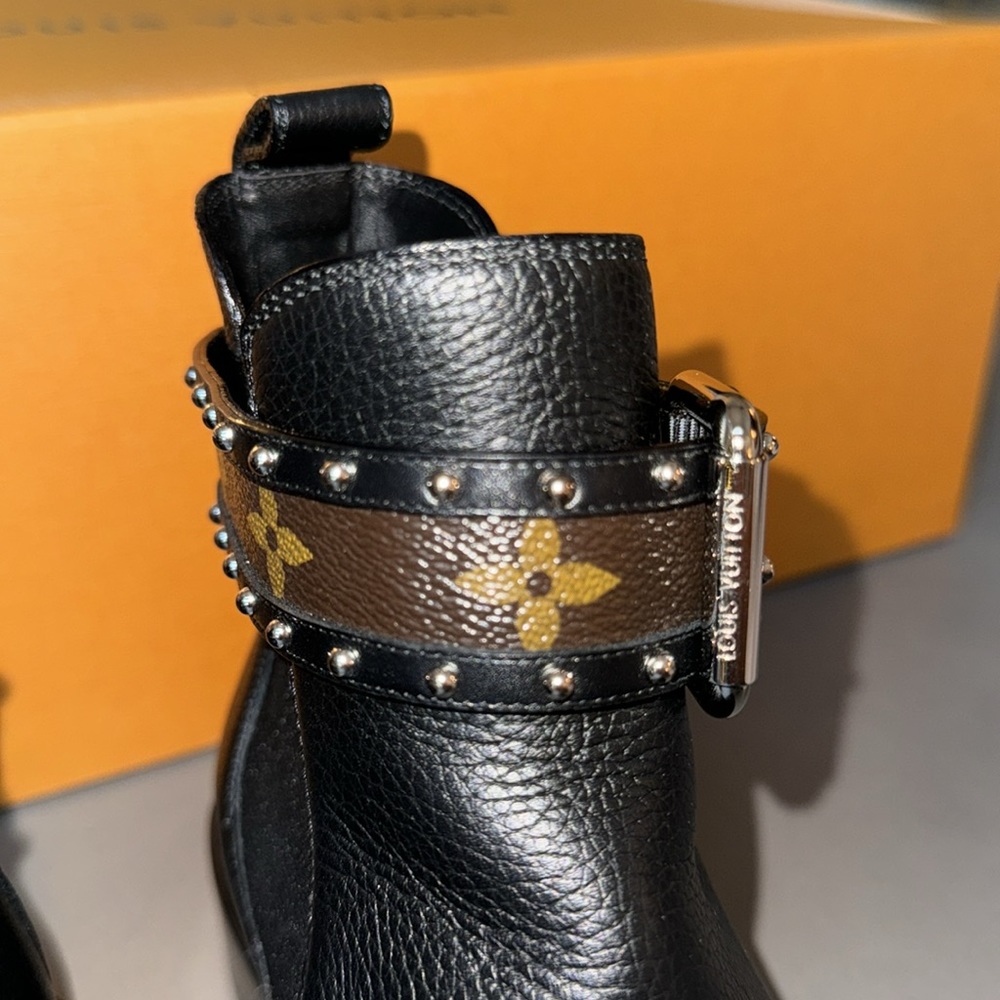 Authentic Louis Vuitton Discovery Flat Ankle Boot… - image 6